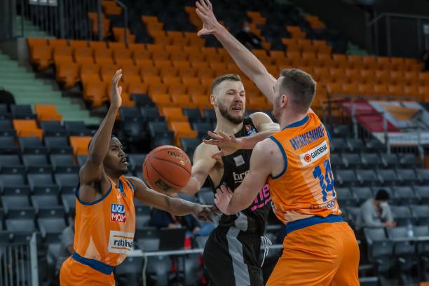 中游外援而 中游外援而